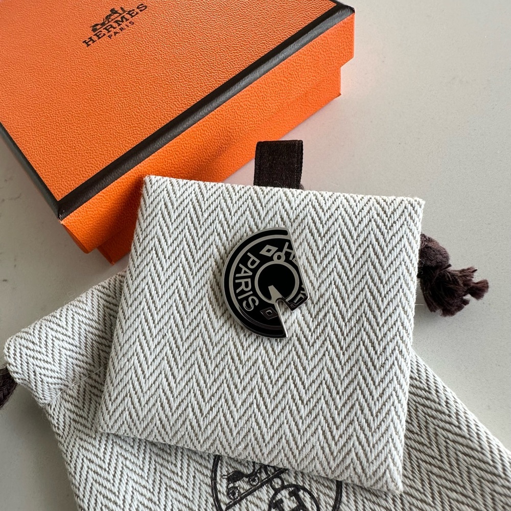 ✨SOLD✨HERMES Carrousel Badge Pin